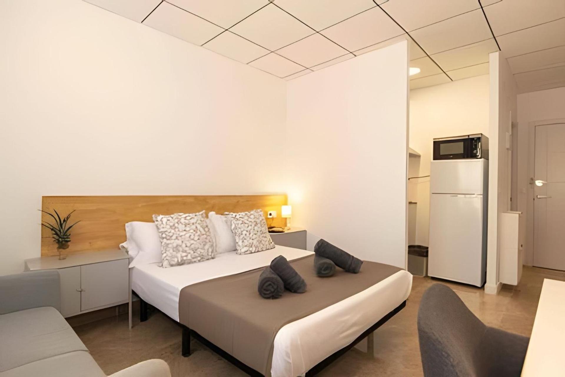 11 Nights Studios Валенсия Экстерьер фото