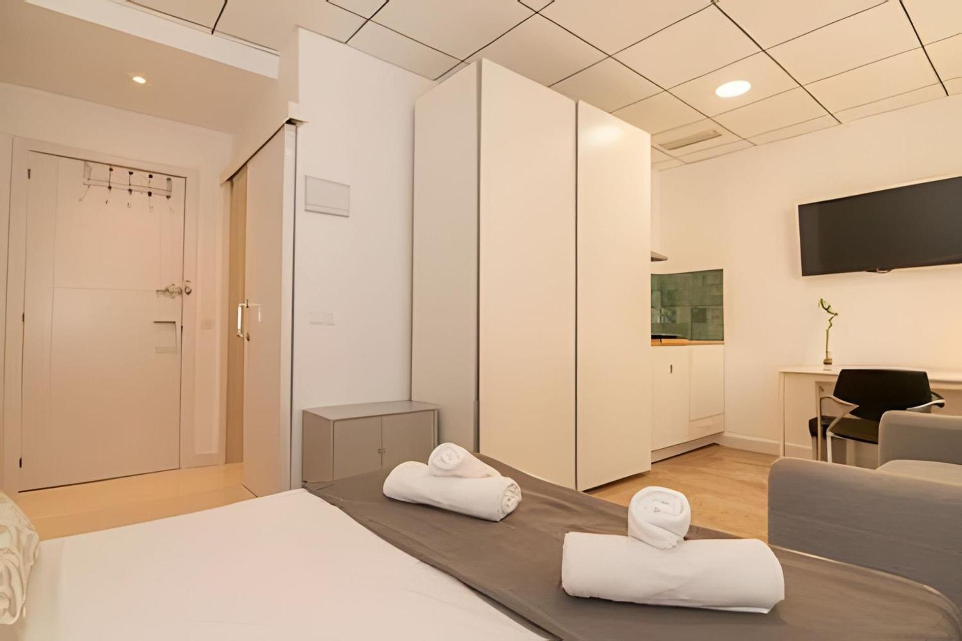 11 Nights Studios Валенсия Экстерьер фото